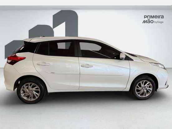 TOYOTA-YARIS-2024