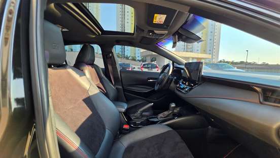 TOYOTA-COROLLA-2025