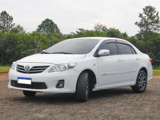 TOYOTA-COROLLA-2013