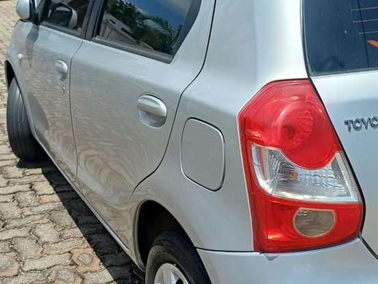 TOYOTA-ETIOS-1.3 XS 16V FLEX 4P MANUAL TOYOTA-ETIOS-2013