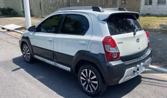 TOYOTA-ETIOS CROSS-2017