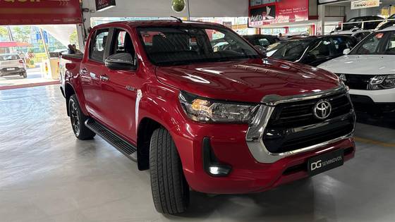 TOYOTA HILUX 2.8 D-4D TURBO DIESEL CD SRV 4X4 AUTOMÁTICO
