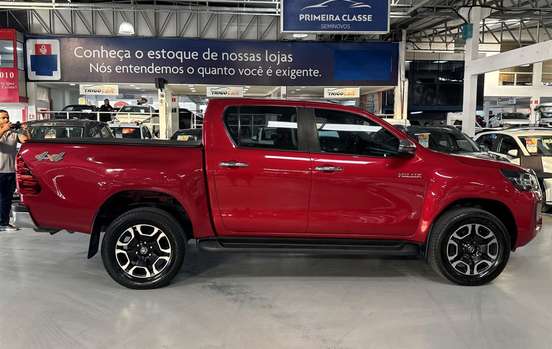 TOYOTA-HILUX-2021