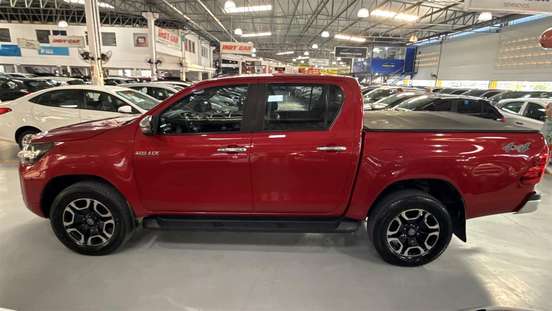 TOYOTA-HILUX-2021