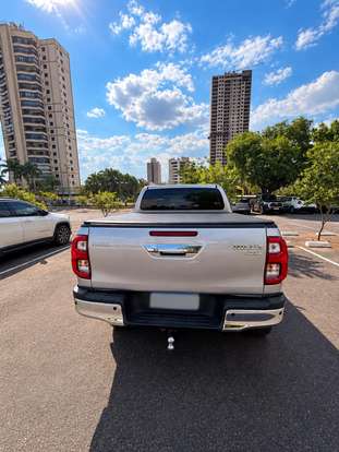 TOYOTA-HILUX-2021