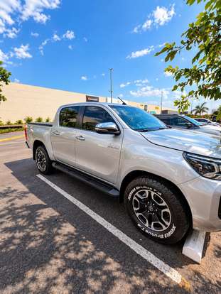 TOYOTA-HILUX-2021