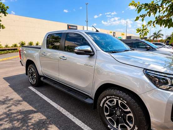 TOYOTA-HILUX-2.8 D-4D TURBO DIESEL CD SRX 4X4 AUTOMÁTICO TOYOTA-HILUX-2021