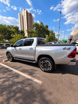 TOYOTA-HILUX-2021