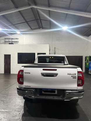 TOYOTA-HILUX-2.8 D-4D TURBO DIESEL CD SRX PLUS 4X4 AUTOMÁTICO TOYOTA-HILUX-2024