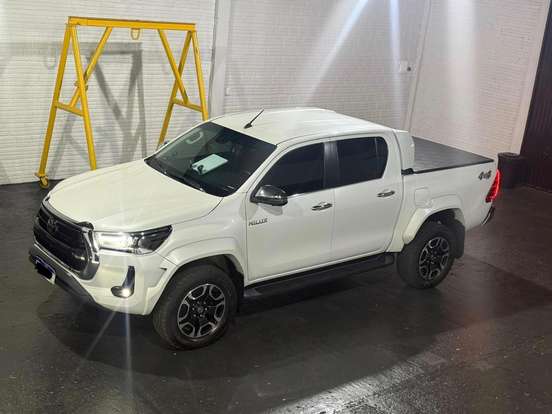 TOYOTA-HILUX-2024