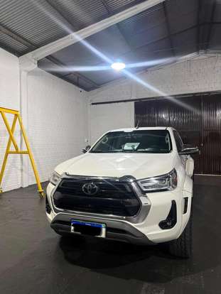 TOYOTA-HILUX-2024