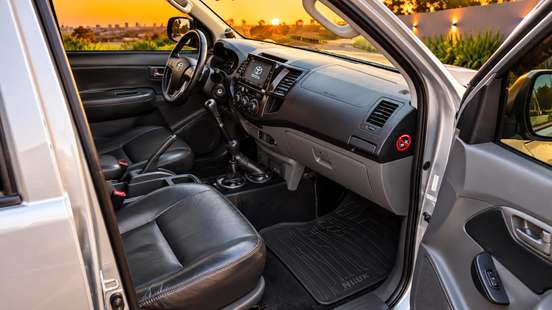 TOYOTA-HILUX-2015