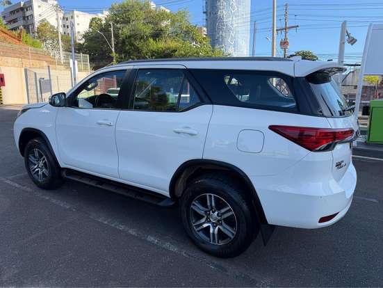 TOYOTA-HILUX SW4-2.7 SR 4X2 16V FLEX 4P AUTOMÁTICO TOYOTA-HILUX SW4-2017