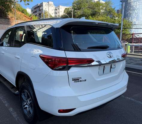 TOYOTA-HILUX SW4-2017