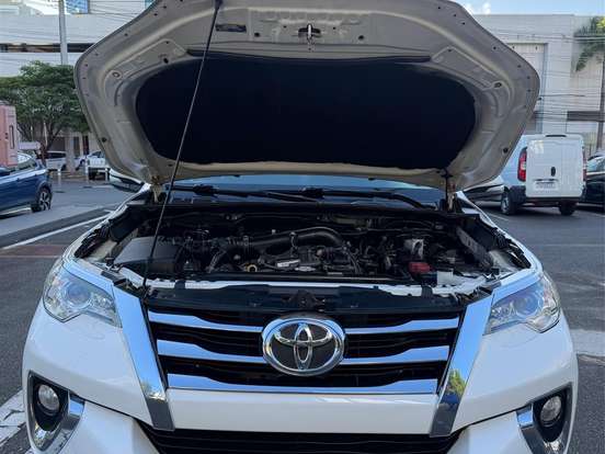 TOYOTA-HILUX SW4-2.7 SR 4X2 16V FLEX 4P AUTOMÁTICO TOYOTA-HILUX SW4-2017
