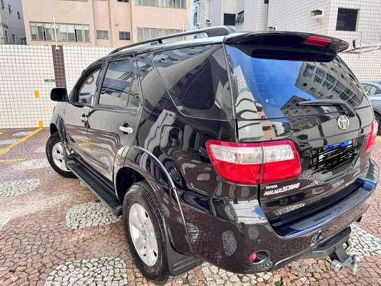 TOYOTA-HILUX SW4-2010