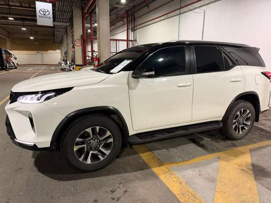 TOYOTA-HILUX SW4-2.7 SR 7 LUGARES 4X2 16V FLEX 4P AUTOMÁTICO TOYOTA-HILUX SW4-2016