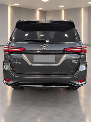 TOYOTA-HILUX SW4-2024