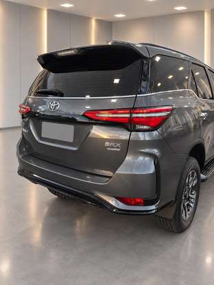 TOYOTA-HILUX SW4-2024