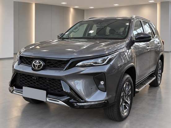 TOYOTA-HILUX SW4-2024