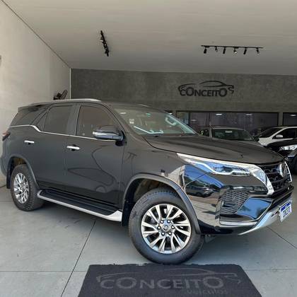 TOYOTA HILUX SW4 2.8 D-4D TURBO DIESEL SRX 7L 4X4 AUTOMÁTICO