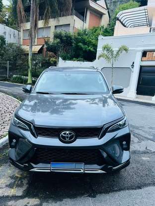 TOYOTA-HILUX SW4-2025