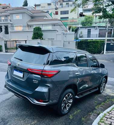 TOYOTA-HILUX SW4-2025