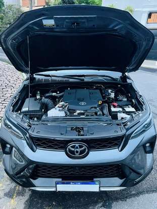 TOYOTA-HILUX SW4-2025