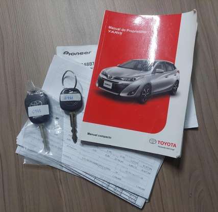 TOYOTA-YARIS-2021