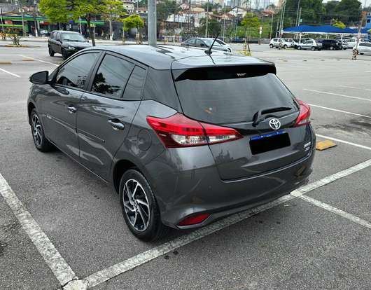 TOYOTA-YARIS-2023