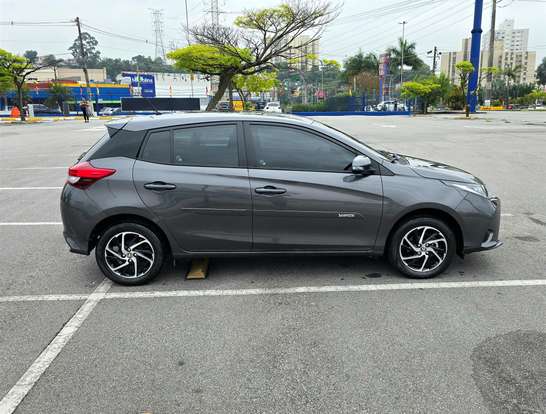 TOYOTA-YARIS-2023