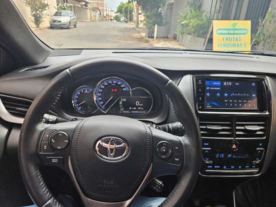 TOYOTA-YARIS-2022