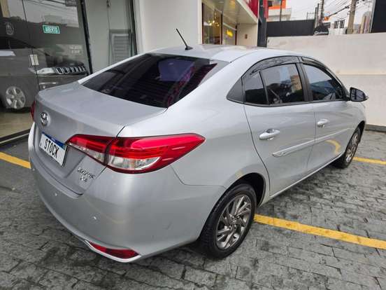 TOYOTA-YARIS-2023