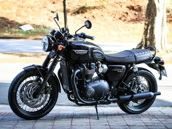 TRIUMPH-BONNEVILLE T120 BLACK 1200 TRIUMPH-BONNEVILLE T120 BLACK 1200-2020