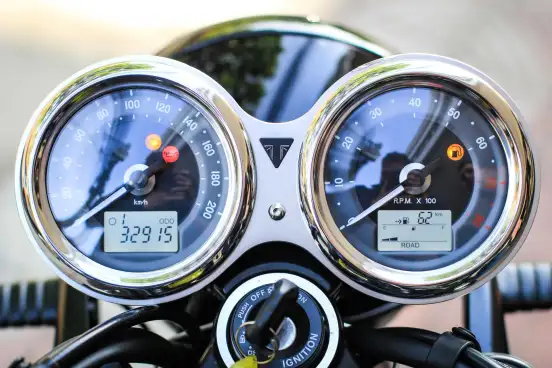 TRIUMPH-BONNEVILLE T120 BLACK 1200-2020