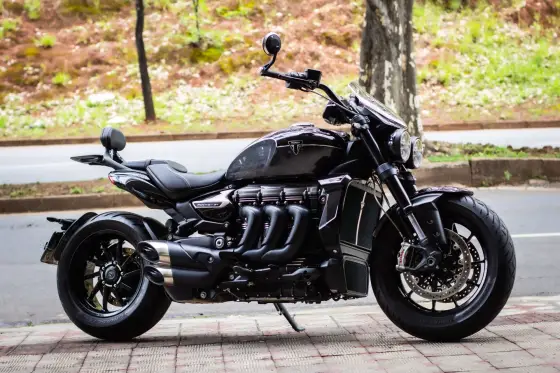 TRIUMPH ROCKET III STORM R 