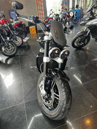 TRIUMPH-ROCKET III GT-2023