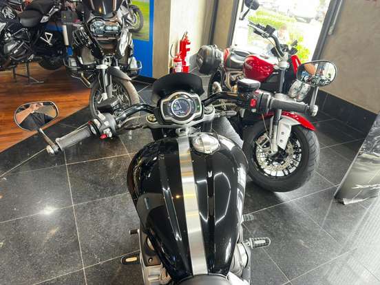 TRIUMPH-ROCKET III GT-2023