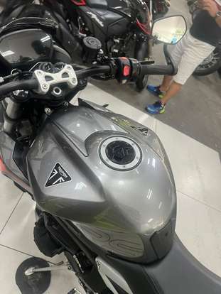 TRIUMPH-STREET TRIPLE 765 RS-2023