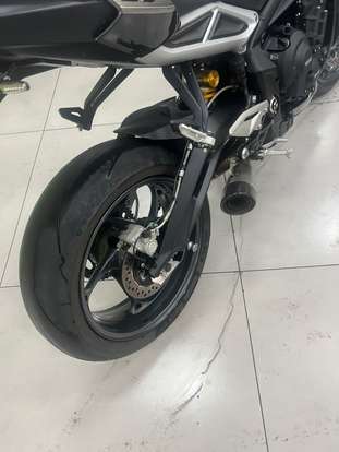 TRIUMPH-STREET TRIPLE 765 RS-2023