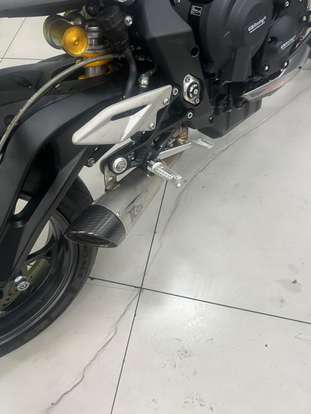TRIUMPH-STREET TRIPLE 765 RS-2023
