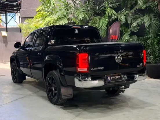 VOLKSWAGEN-AMAROK-2021
