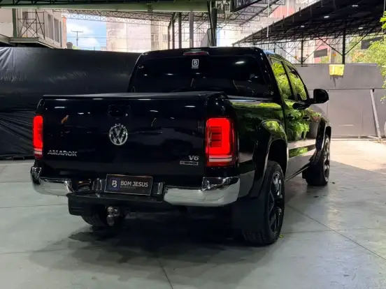 VOLKSWAGEN-AMAROK-2021
