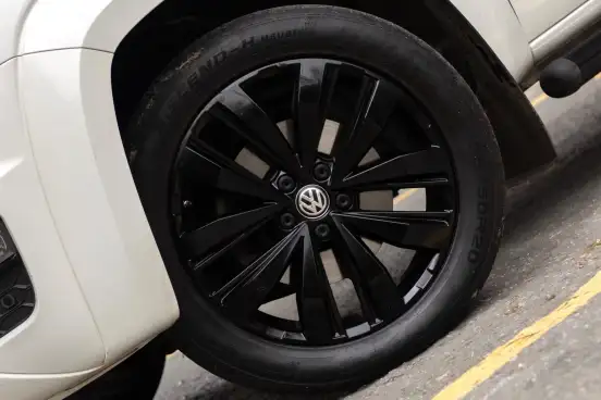 VOLKSWAGEN-AMAROK-2022