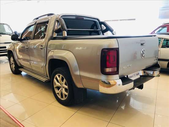 VOLKSWAGEN-AMAROK-2021