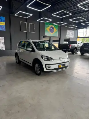 VOLKSWAGEN-CROSS UP-2016