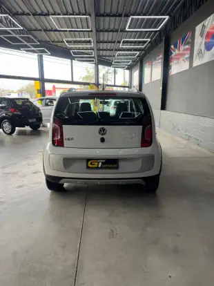 VOLKSWAGEN-CROSS UP-2016