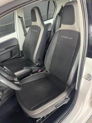 VOLKSWAGEN-CROSS UP-2016