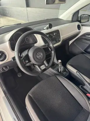 VOLKSWAGEN-CROSS UP-2016