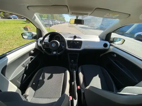 VOLKSWAGEN-CROSS UP-2016